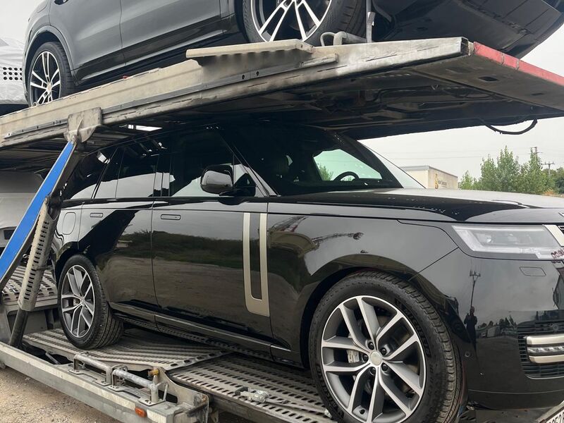 Range Rover на автовозе